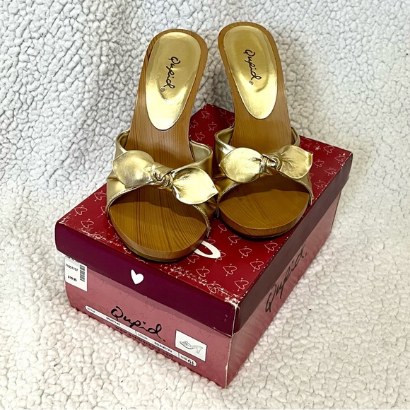 Qupid Gold Heels
Women’s Size 6 1/2 - Picture 7 of 7
